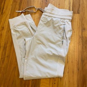 Athleta Headlands Hybrid Trek Joggers Birch Grey